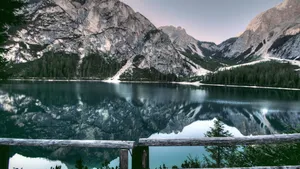 美丽的湖泊倒影景色图片_7