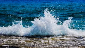 5k高清海浪图片_4