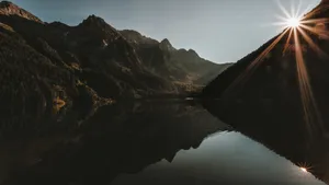 美丽的山峰倒影图片_2