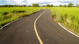 蜿蜒的公路风景图片_2