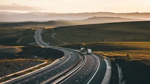 蜿蜒的公路风景图片_4