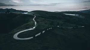 蜿蜒的公路风景图片_9