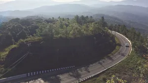蜿蜒的公路风景图片_10