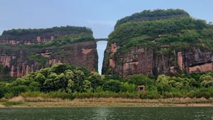 江西龙虎山风景图片_3