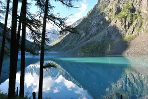 山水湖泊景色图片_1