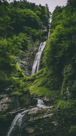 高山流水瀑布美景图片第1张