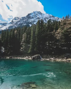 雪山河流图片第1张