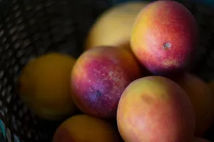 红彤彤的桃子图片第张