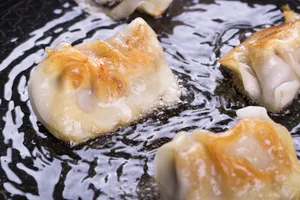 金黄酥脆美味飘香的煎饺图片第张