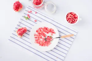 剥开火红的石榴图片第张