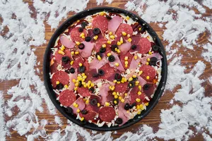 木桌上的美食图片第张