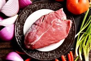 纹理清晰切好的红色的牛肉图片第张