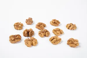 美味好吃剥开的核桃仁图片第张