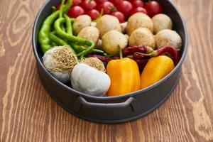 锅里的新鲜蔬菜图片第张