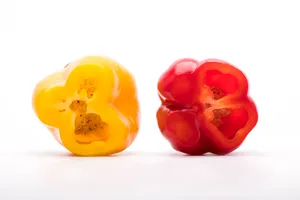 切开的灯笼一样的彩椒图片第张