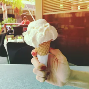 冰凉爽口的甜筒冰激凌图片第张