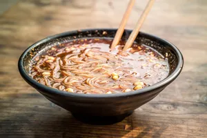 鲜香好吃的酸辣粉图片第张