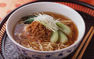 盛放在各类碗里的食物第张