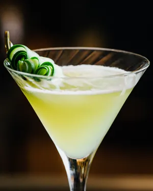 黄色的鸡尾酒图片