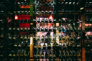红酒陈列柜摆放展示图_1