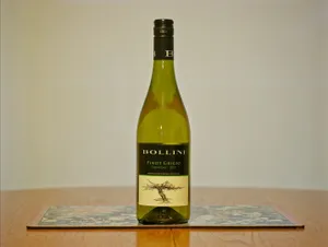一瓶香槟美酒图片