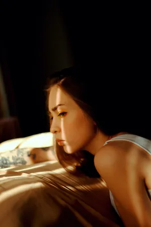 纹身美女侧颜图片第1张