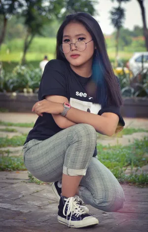 圆脸亚洲美女图片