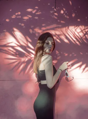 性感S曲线美女艺术图片