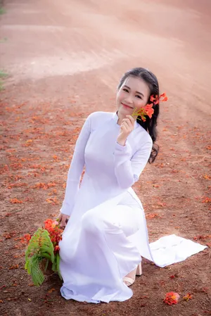 改良旗袍装美女图片_1