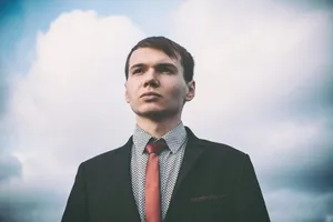 西装革履商务男士图片第1张