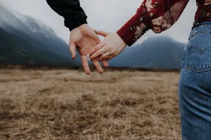非主流爱情手牵手图片第1张