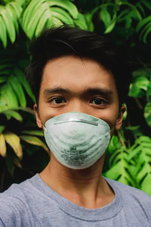 戴着口罩的男人图片_1