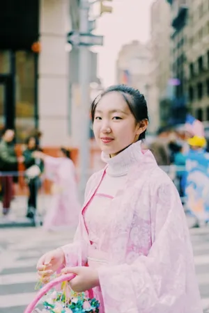 粉色汉服古装美女图片