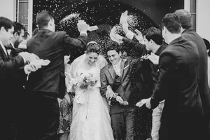 黑白婚纱结婚典礼图片_1
