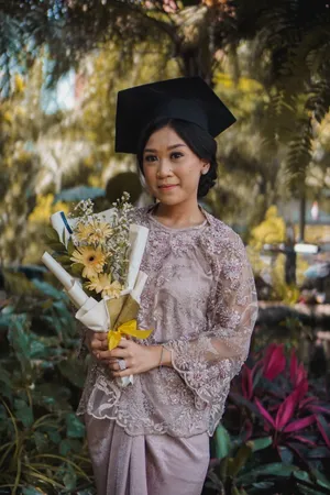 毕业大学女生图片_1