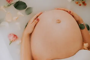 孕肚特写图片_1
