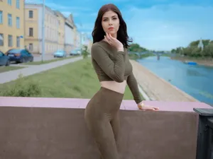 翘臀美女大艺术图片