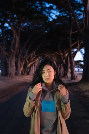 户外圆脸成熟女人图片第1张