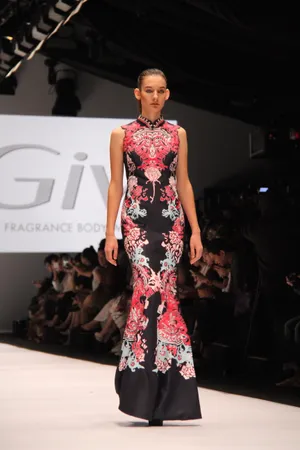 T台秀美女图片