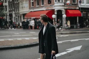 成熟帅哥背影图片第1张