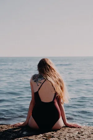 海边比基尼美女艺术