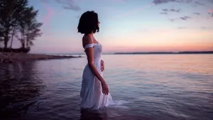 水中美女艺术写真图片