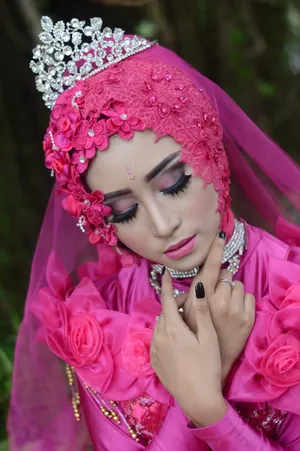 红色特色婚纱图片_1