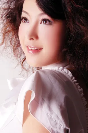 卷发美女素材图片