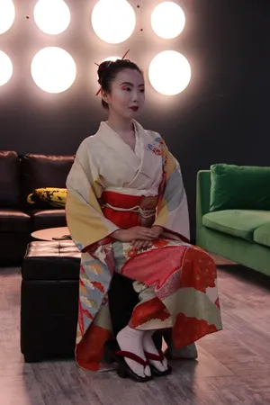 古典日本美女坐姿图片第1张