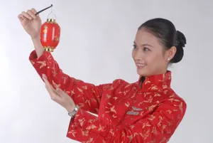 古典灯笼美女图片第1张