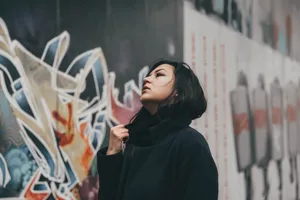街头伤感少妇图片