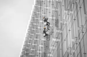 清洁工人高空作业图片_1