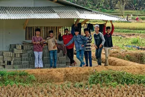 一群少数民族小孩图片_1