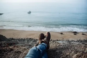海边双足特写图片
